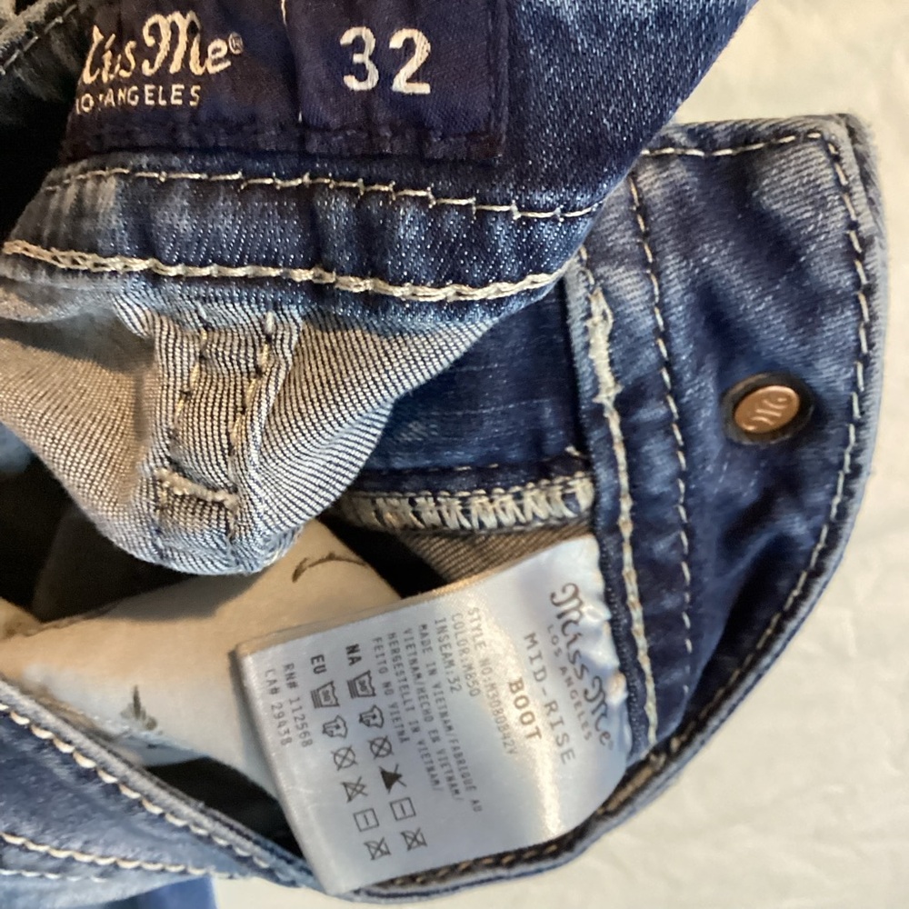 Miss me mid rise Boy cut jeans butterfly embellished - Picture 7 of 11